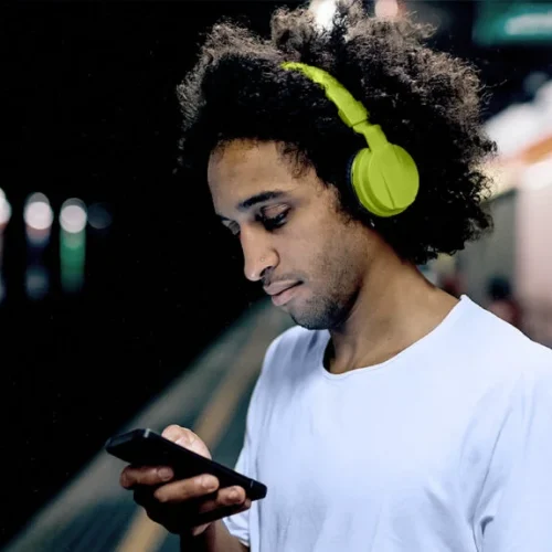 For Gen Z, silence has become uncomfortable. Many can't fall asleep without white noise or “sleepy” Spotify playlists. Studying? That requires lo-fi beats or dark academia instrumentals. 